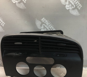 5p1819110f Решітка обдува салона Seat toedo