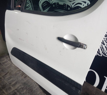 Дверка ліва передня Renault Kangoo 2,2013, 21500435