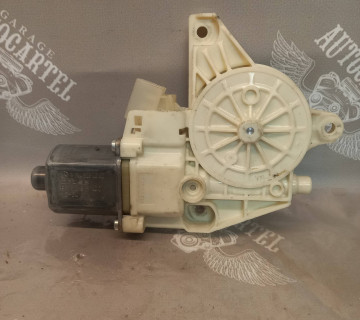 Моторчик склопідіймача передній правий Mercedes C-class W212 (W204) 2007-2015 a2048200242