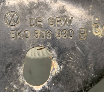Кронштейн кріплення передньої панелі правий VW GOLF VI 5k0806930b