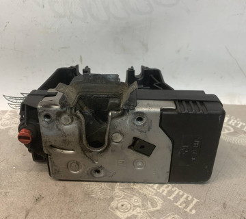 Замок правих бокових дверей Renault Trafic / Opel Vivaro / Nissan Primastar 8200008463