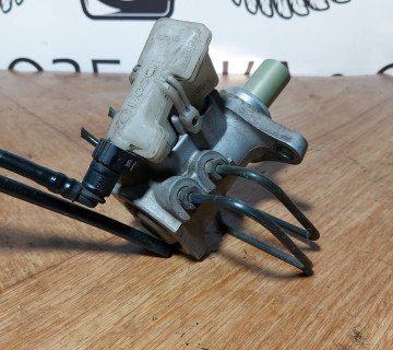 Головний тормозний циліндр Ford Connect l519888