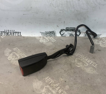 Замок ременя безпеки правий передній Mazda 5 baa140047