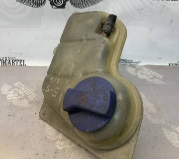 Розширювальний бачок Vw Passat B5 96-05, Audi A4 97-01, A6 97-01, Skoda Superb 01-08 8d0121403f