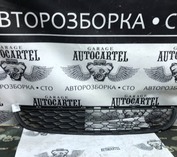 Решітка радіатора переднього бампера нижня Renault Twingo 2 (2012-2014) 622547230R