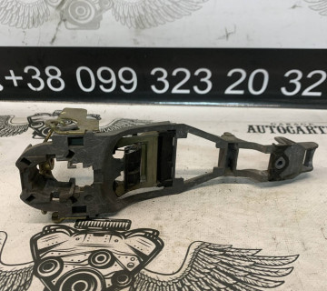 Кронштейн ручки двері передня ліва Volkswagen PASSAT B5 Polo SEAT ALTEA 6q0837885b