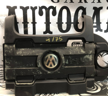 03c103925k декоративна кришка двигуна Volkswagen Golf 6