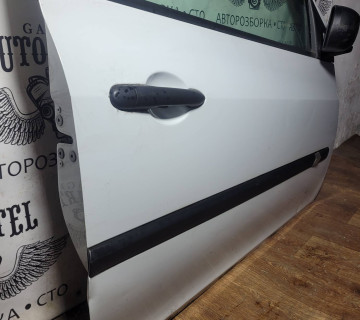 Дверка передня права Renault Clio 3 2005-2012 (купе)
