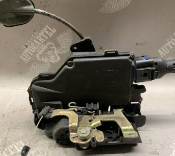 Замок двері передньої правої Volkswagen Golf 5 Plus TOURAN 52980845
