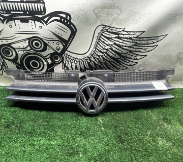 Решітка радіатора Volkswagen Golf 4 1j0853651c
