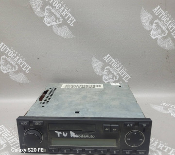 1j0035119c CD чийнджер Volkswagen bora
