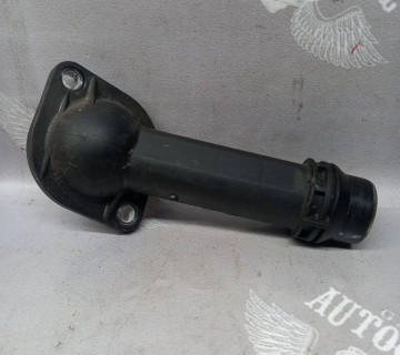 Фланець системи охолодження Volkswagen Passat B5 1.9 TDI 038121121b