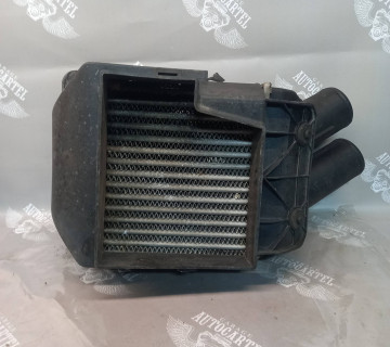 Радіатор інтеркулера. Renault Scenic I 97-03. 8200047162