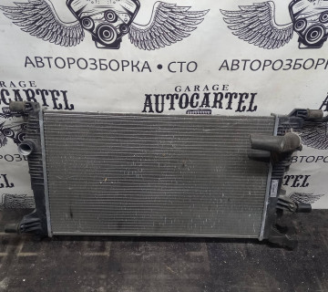 Радіатор охолодження двигуна (AT) Renault Megane 3, Scenic 3 1.5dci 214105150r