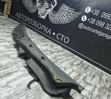 a2128301013 Декоративна накладка під лобове скло жабо Mercedes E W212 2010