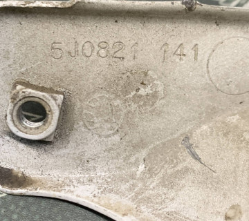 Кронштейн кріплення крила переднього лівого, передній Skoda Fabia 2 Roomster 5j0821141