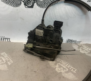 Замок двері передній лівий OPEL CORSA D 13258270
