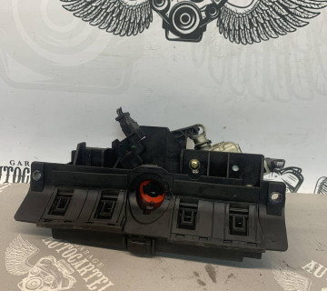 Замок ручка дверей багажника ззаду AUDI A3 8L, A6 C5 8d9827565i