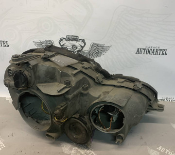 Фара ліва Mercedes C-Class W203, HELLA 150845-00,дефект кріплення