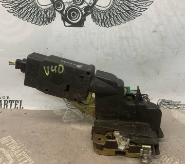 Замок двері передній лівий Volvo S40 V40 30850813