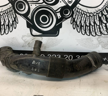 Патрубок повітряного фільтра Audi A4 B6 2.0 06b129627ab