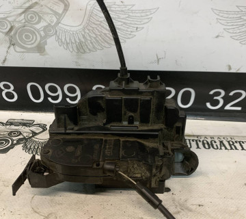 замок двері лівий передній Renault LAGUNA III 4pin 805010004r-b