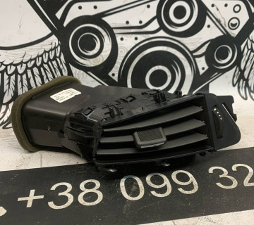 Дефлектор правий повітряний Opel Astra J 2009-2015 13300570