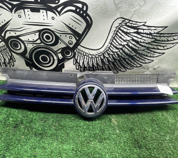 Решітка радіатора Volkswagen Golf 4 1j0853651f 21109546