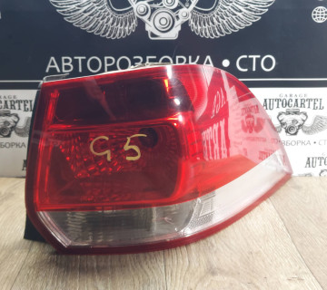 Ліхтар правий задній VW Golf V універсал 1K9945096D