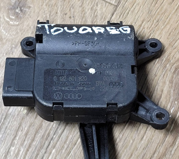 Моторчик сервоприводі пічки VW Touareg 2002-2010 0132801320, 52495223